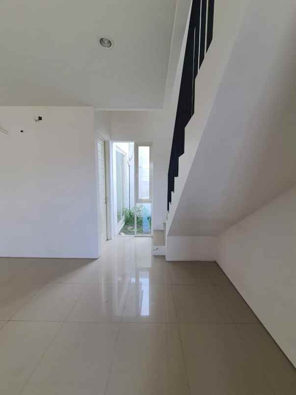 dijual rumah the oasia