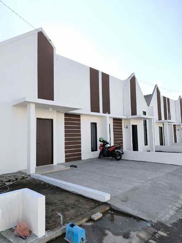 dijual rumah the oso