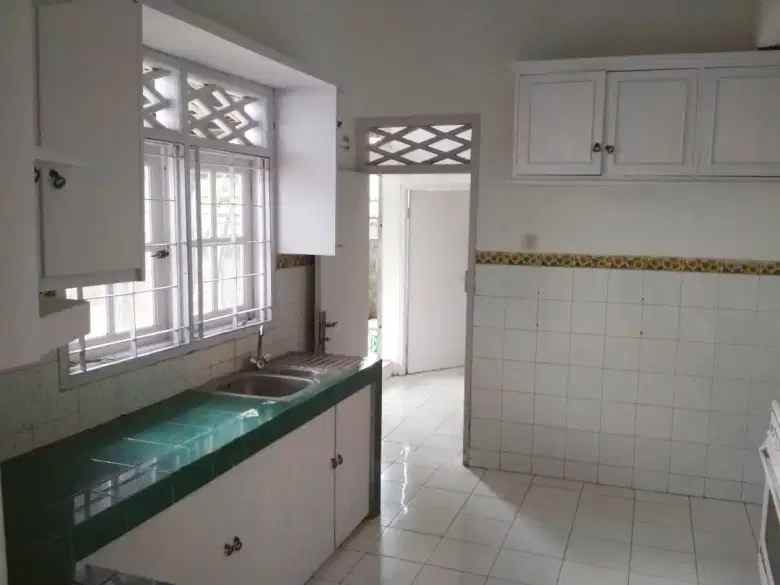 dijual rumah tinggal besar di ciputat