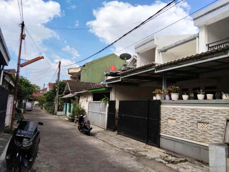 dijual rumah tingkat di gas alam cimanggis depok