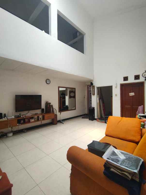 dijual rumah turangga