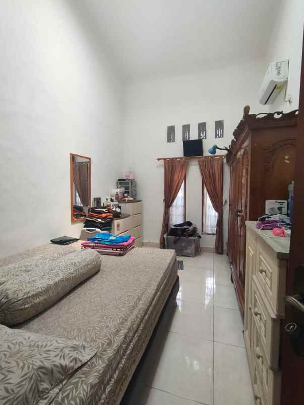 dijual rumah turangga