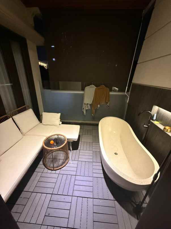 dijual rumah vila valensia pakuwon indah