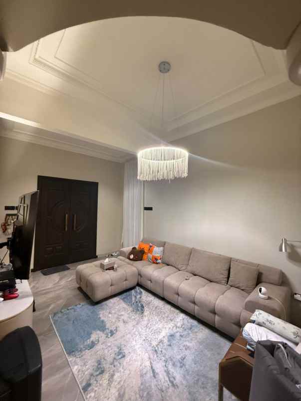 dijual rumah vila valensia pakuwon indah