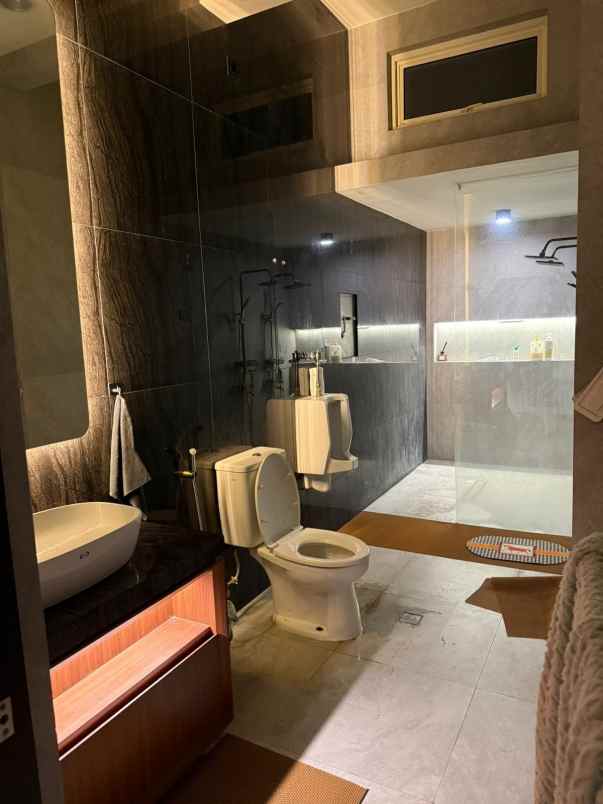 dijual rumah vila valensia pakuwon indah