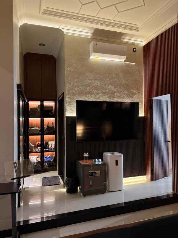 dijual rumah vila valensia pakuwon indah