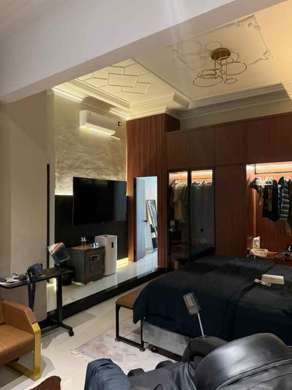 dijual rumah vila valensia pakuwon indah