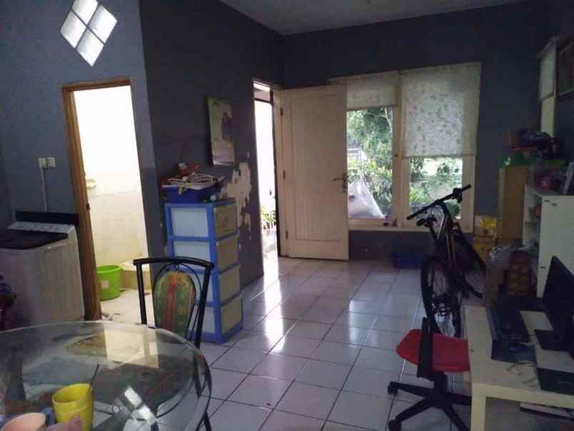 dijual rumah villa dago tol