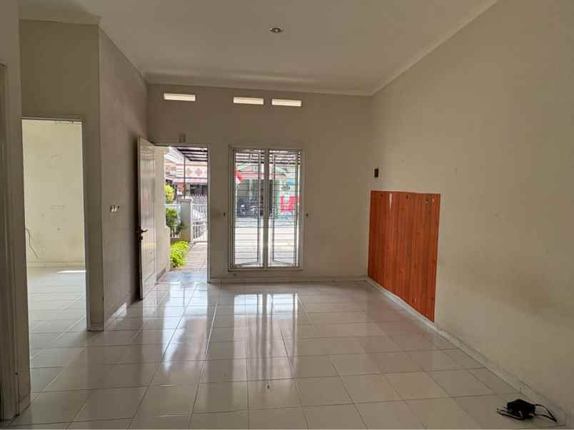 dijual rumah villa dago tol