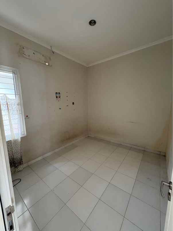 dijual rumah villa dago tol