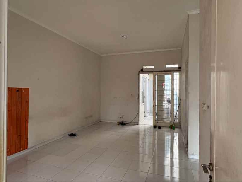 dijual rumah villa dago tol