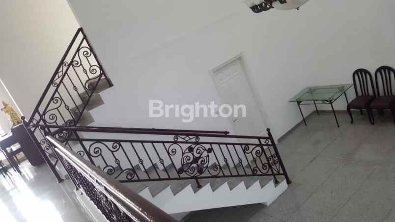 dijual rumah villa gapura