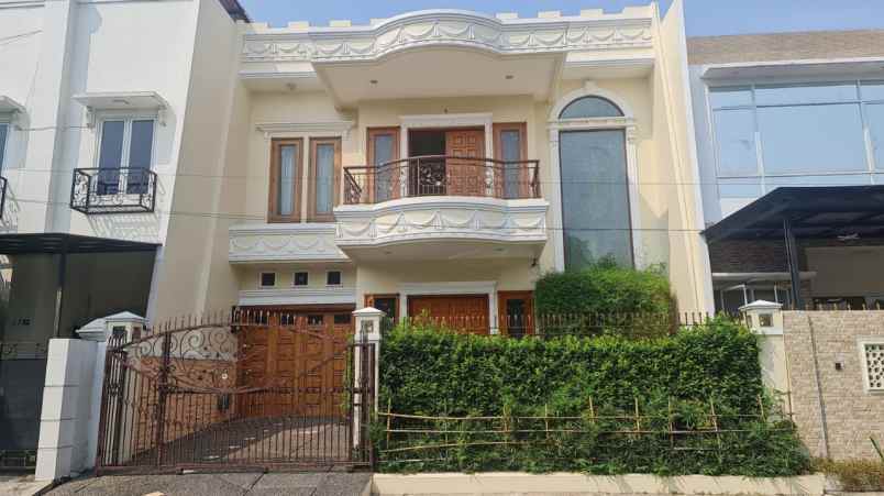 dijual rumah villa permata gading