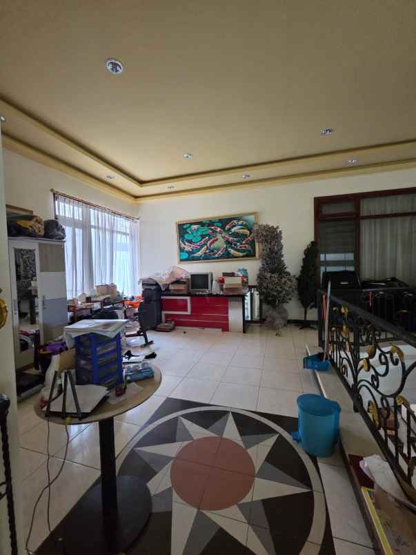 dijual rumah villa royal surabaya