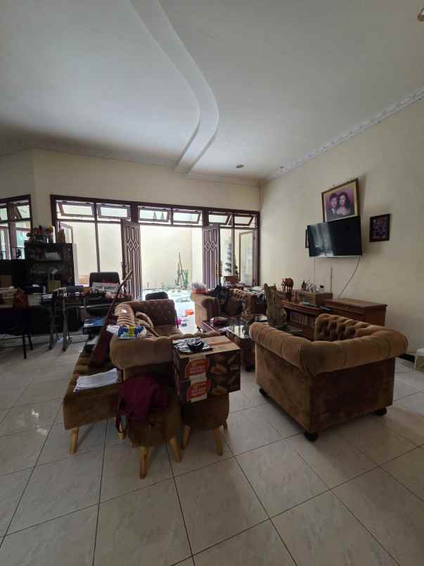 dijual rumah villa royal surabaya