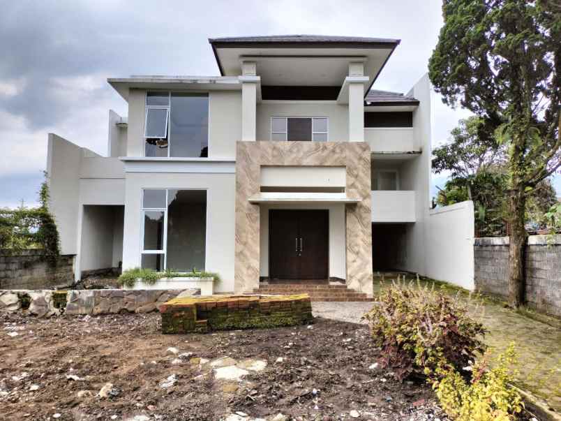 dijual rumah wisata lembang bandung barat