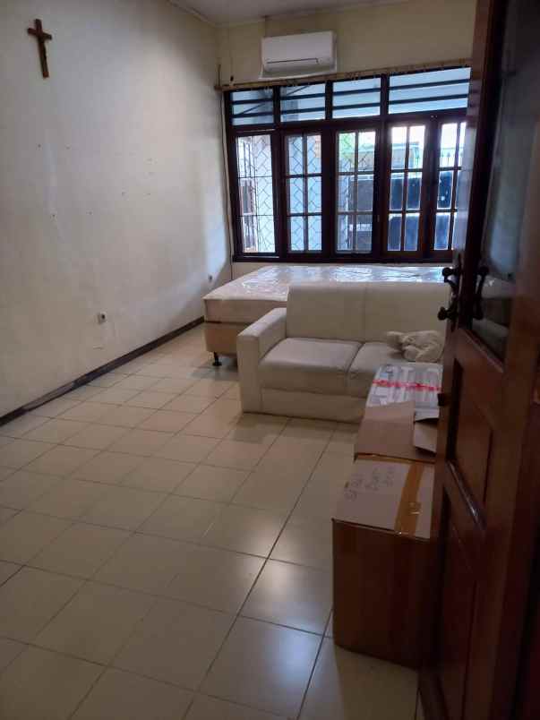 dijual rumah wisma permai