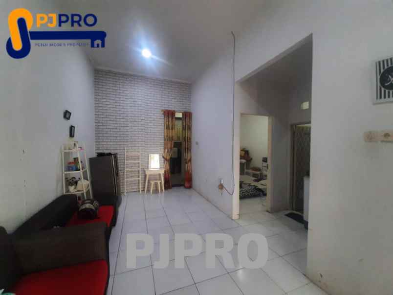 dijual satu unit rumah di daerah panjibuwono