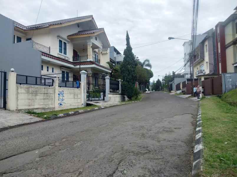 dijual tanah di lokasi perumahan exclusive area dago