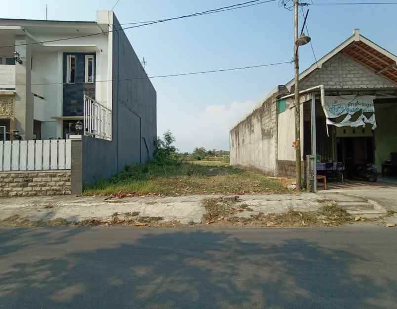 dijual tanah jl kabupaten trihanggo