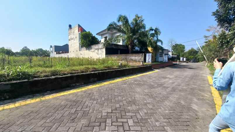 dijual tanah jl tajem baru