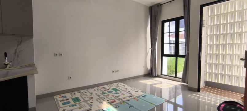 dijual villa cinunuk bandung