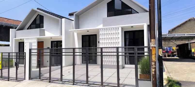 dijual villa cinunuk bandung