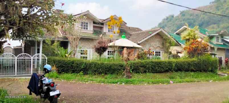 dijual villa di green apple cipanas puncak