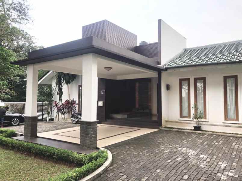 dijual villa jalan bukit golf hijau no