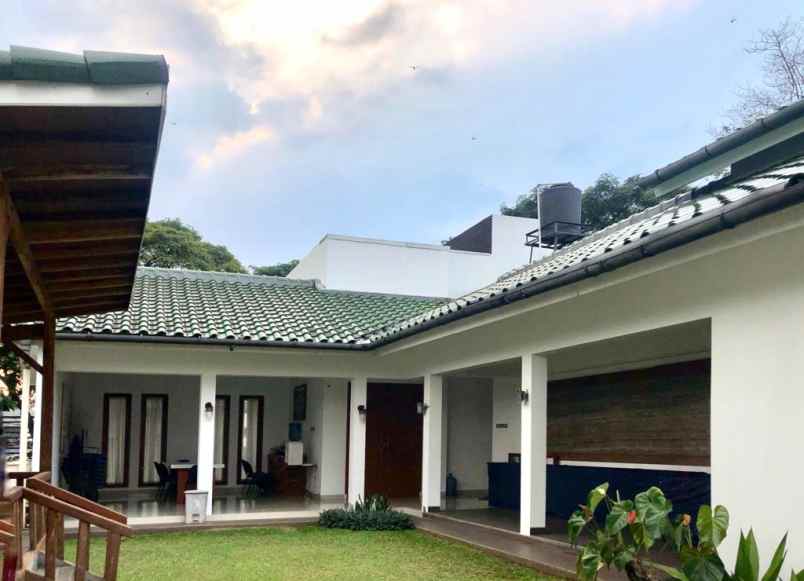 dijual villa jalan bukit golf hijau no