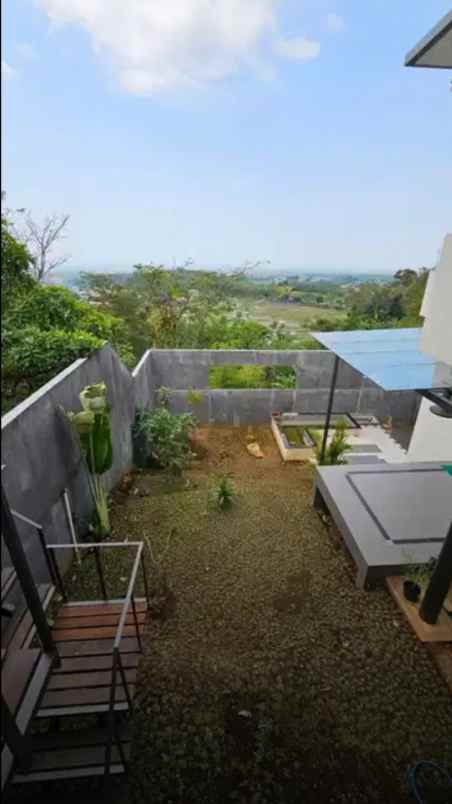 dijual villa jalan taman dayu