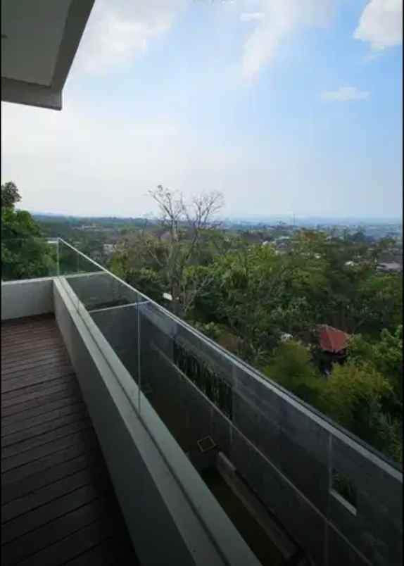 dijual villa jalan taman dayu