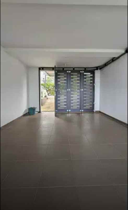 dijual villa jalan taman dayu