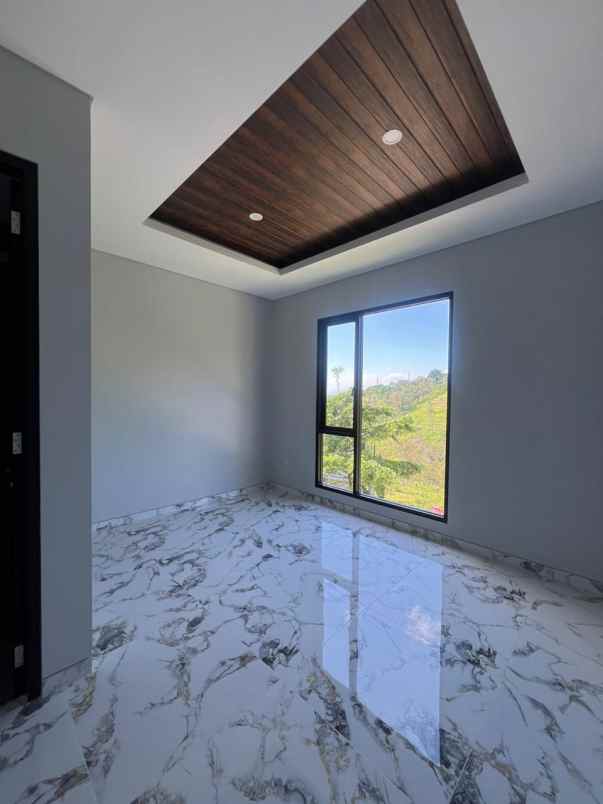 dijual villa jalan taman dayu