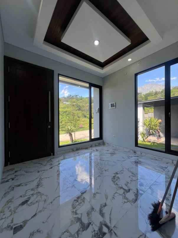 dijual villa jalan taman dayu