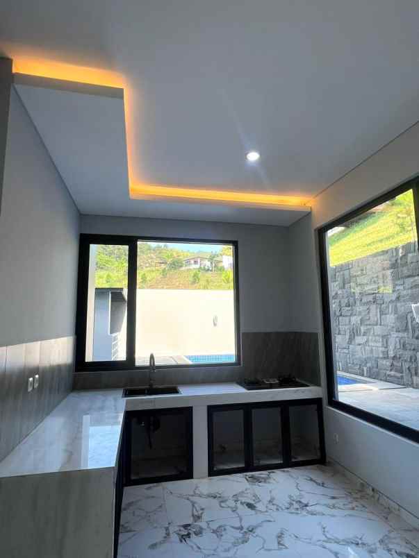 dijual villa jalan taman dayu