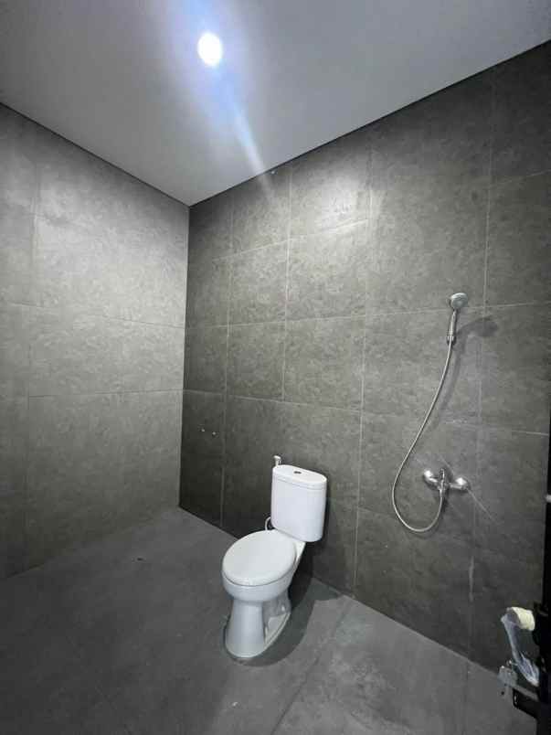 dijual villa jalan taman dayu