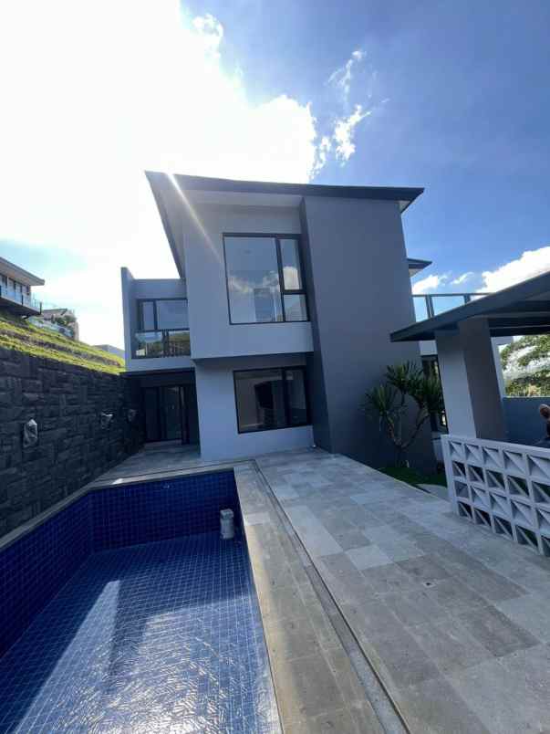 dijual villa jalan taman dayu