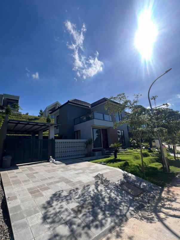 dijual villa jalan taman dayu