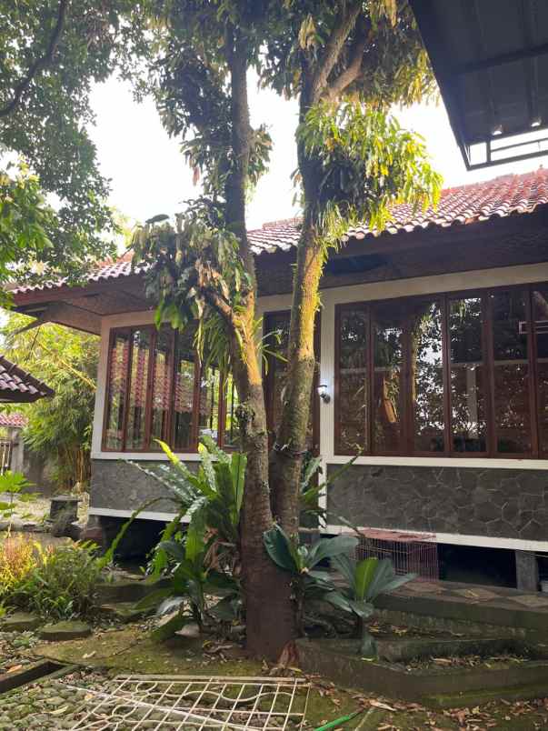 dijual villa jl bougenville