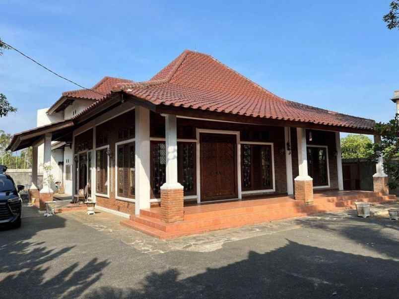 dijual villa jl raya senggigi senteluk