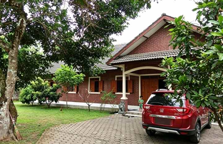 dijual villa karang tengah sumberejo