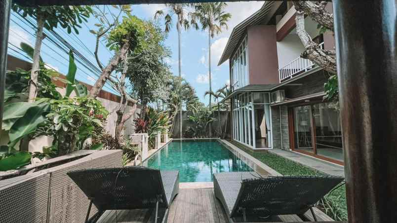 dijual villa lantai 2 lokasi seminyak