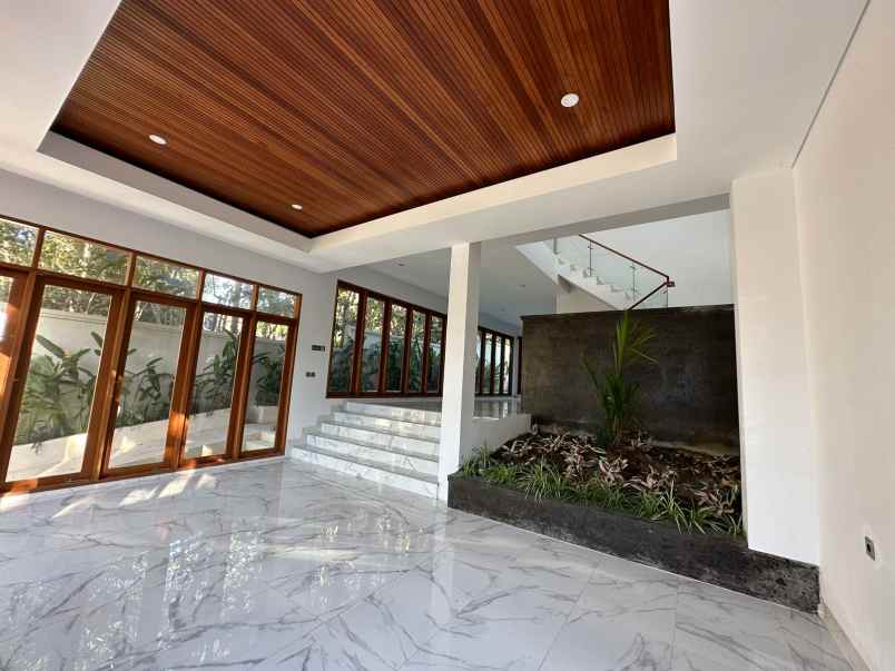 dijual villa luxury lantai 2 lokasi balangan