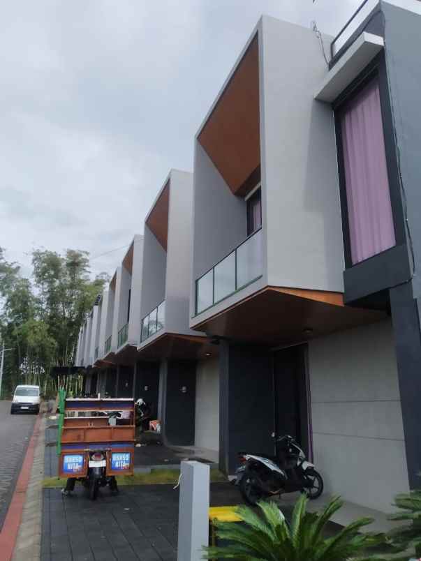 dijual villa parama panderman hills