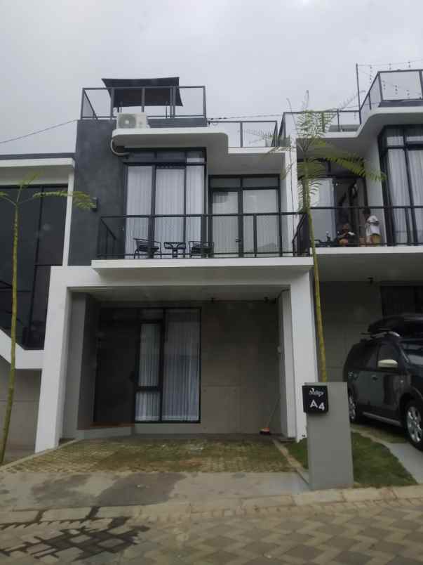 dijual villa parama panderman hills