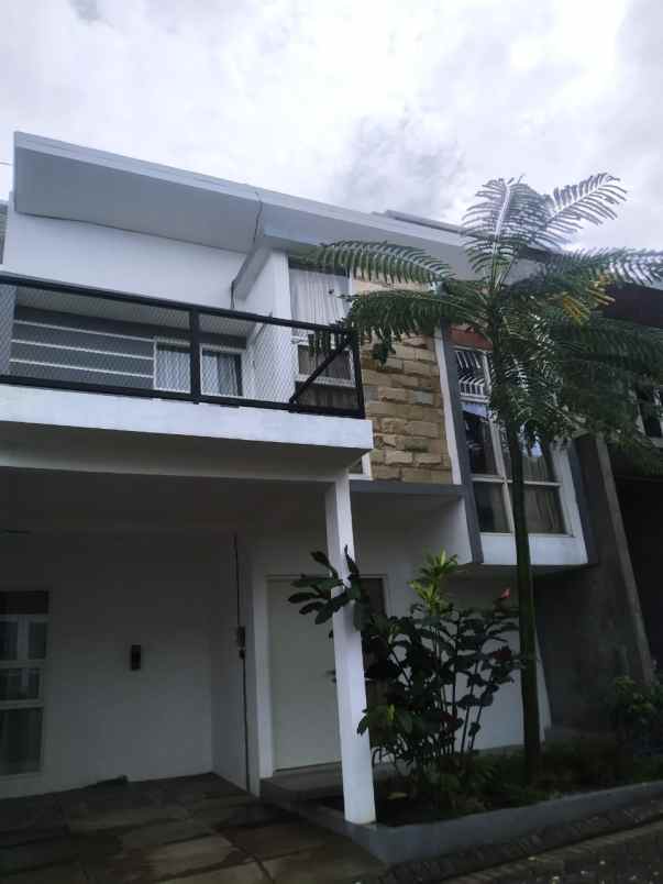 dijual villa parama panderman hills