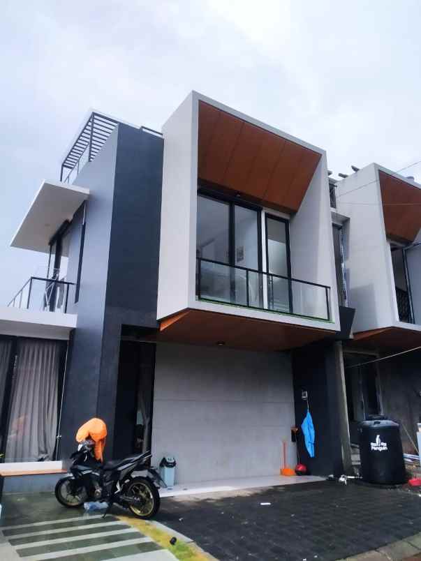 dijual villa parama panderman hills