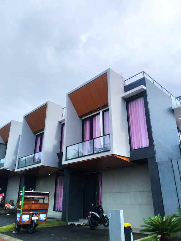 dijual villa parama panderman hills