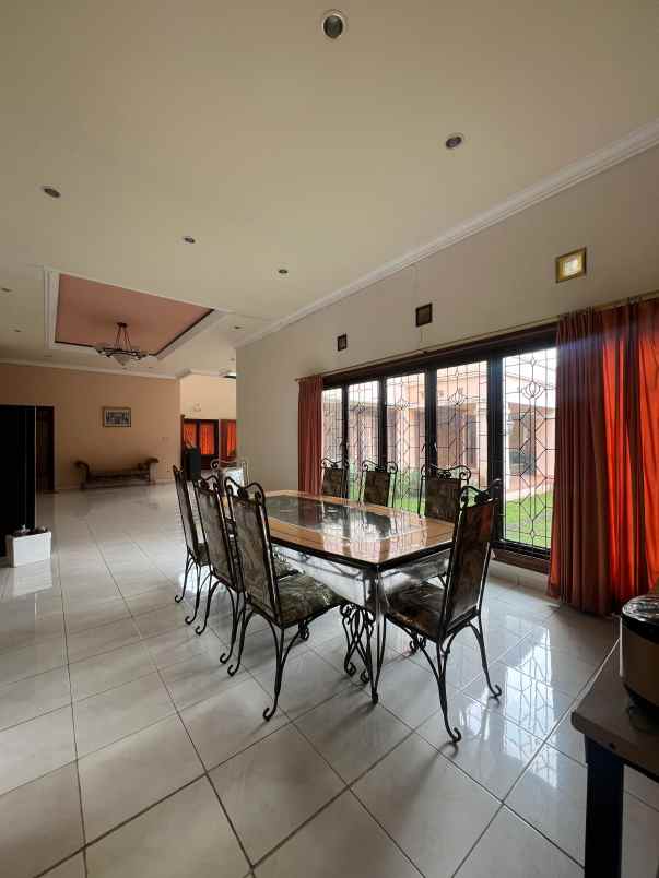 dijual villa puncak prigen